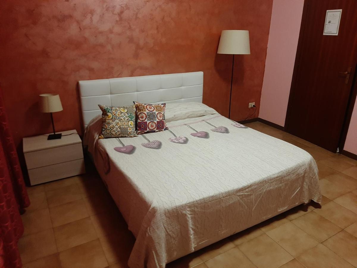 San Nicolo House Bed & Breakfast Aci Catena ภายนอก รูปภาพ