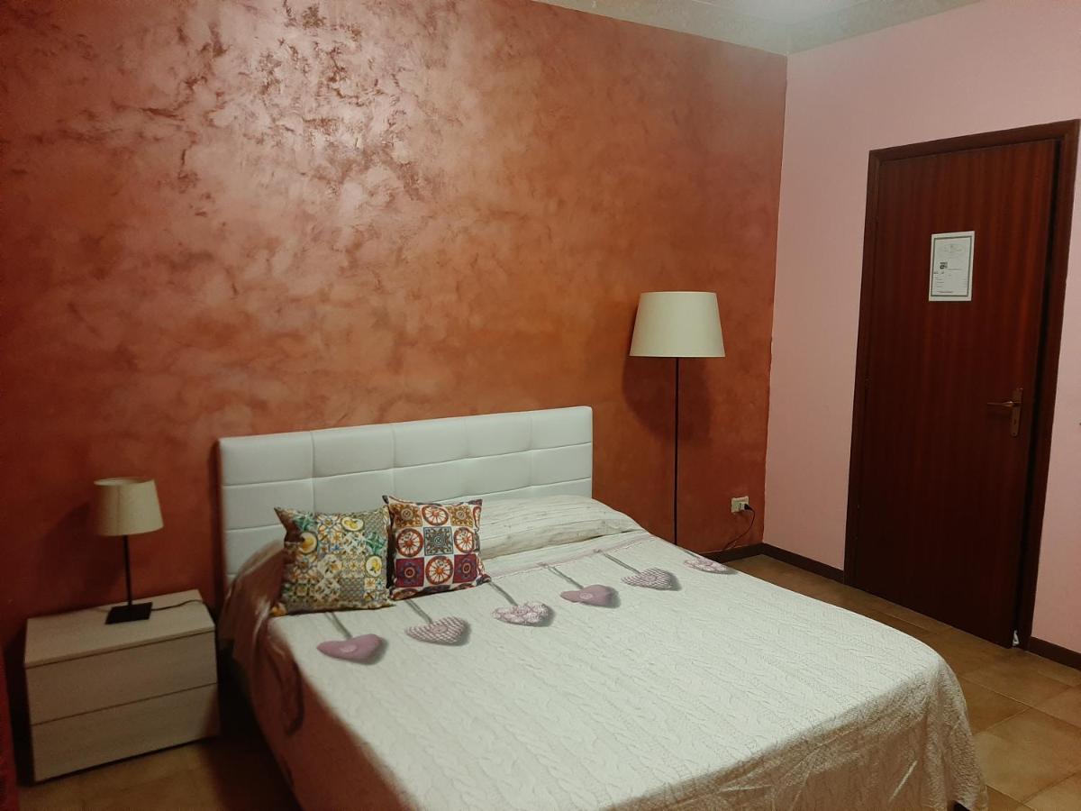 San Nicolo House Bed & Breakfast Aci Catena ภายนอก รูปภาพ