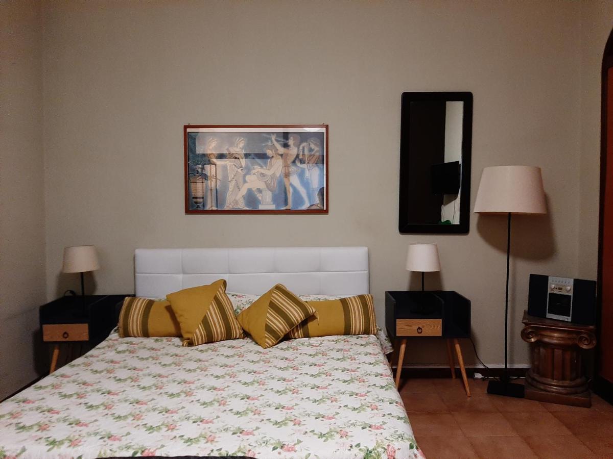 San Nicolo House Bed & Breakfast Aci Catena ภายนอก รูปภาพ